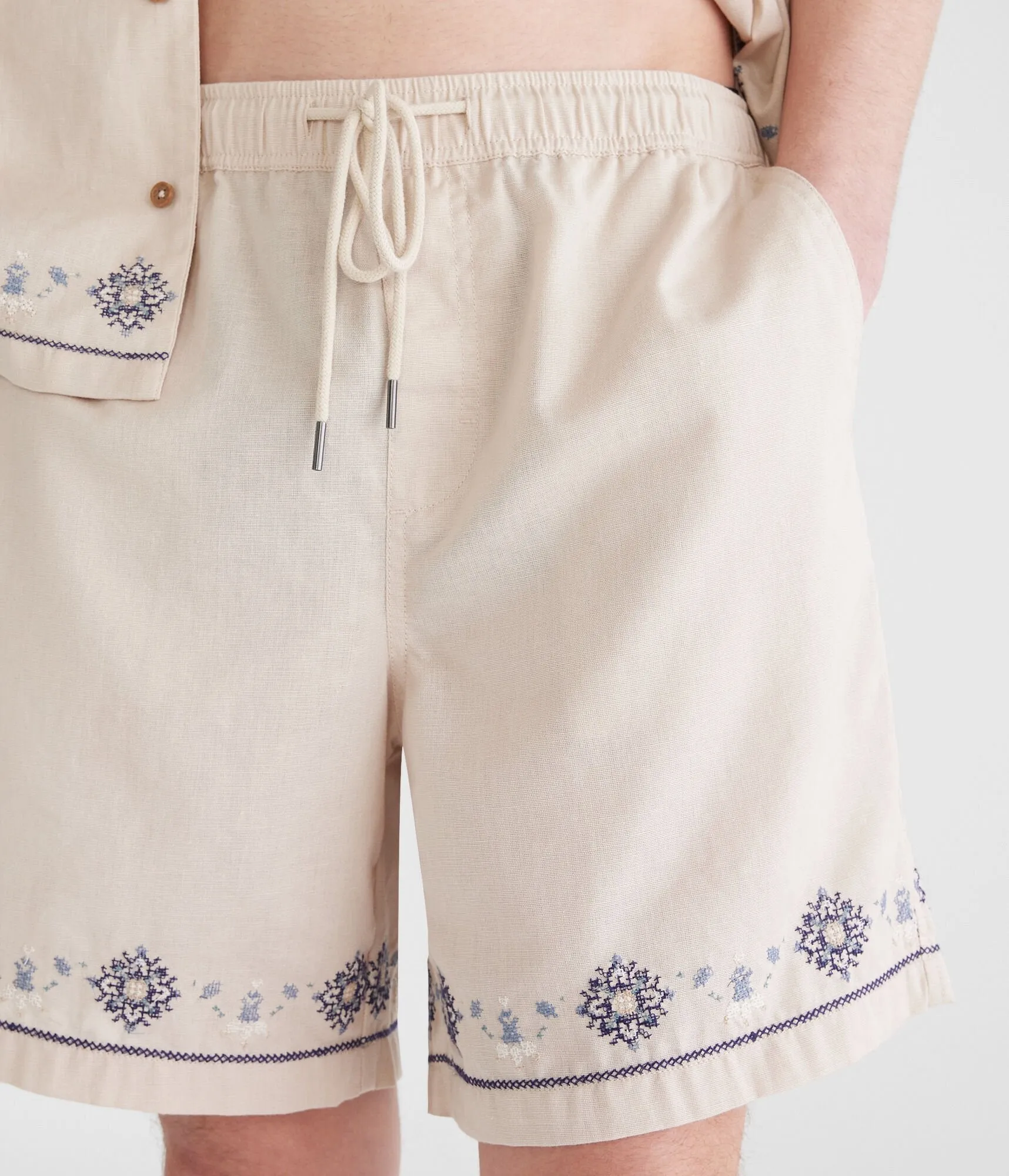 Aeropostale Floral Border All Day Jogger Shorts 7"