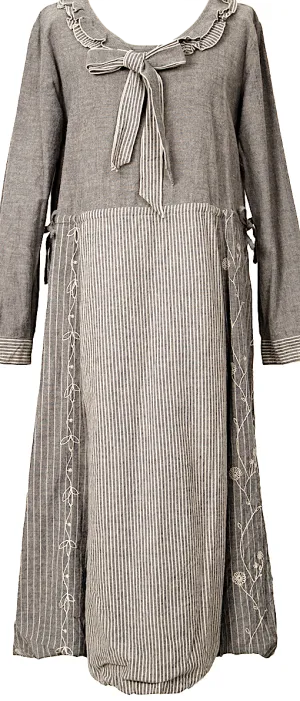 BEAMS BOY JAPAN. TORI-TO. NEW W/TAGS. Grey Floral Embroidery Frill Collar Dress