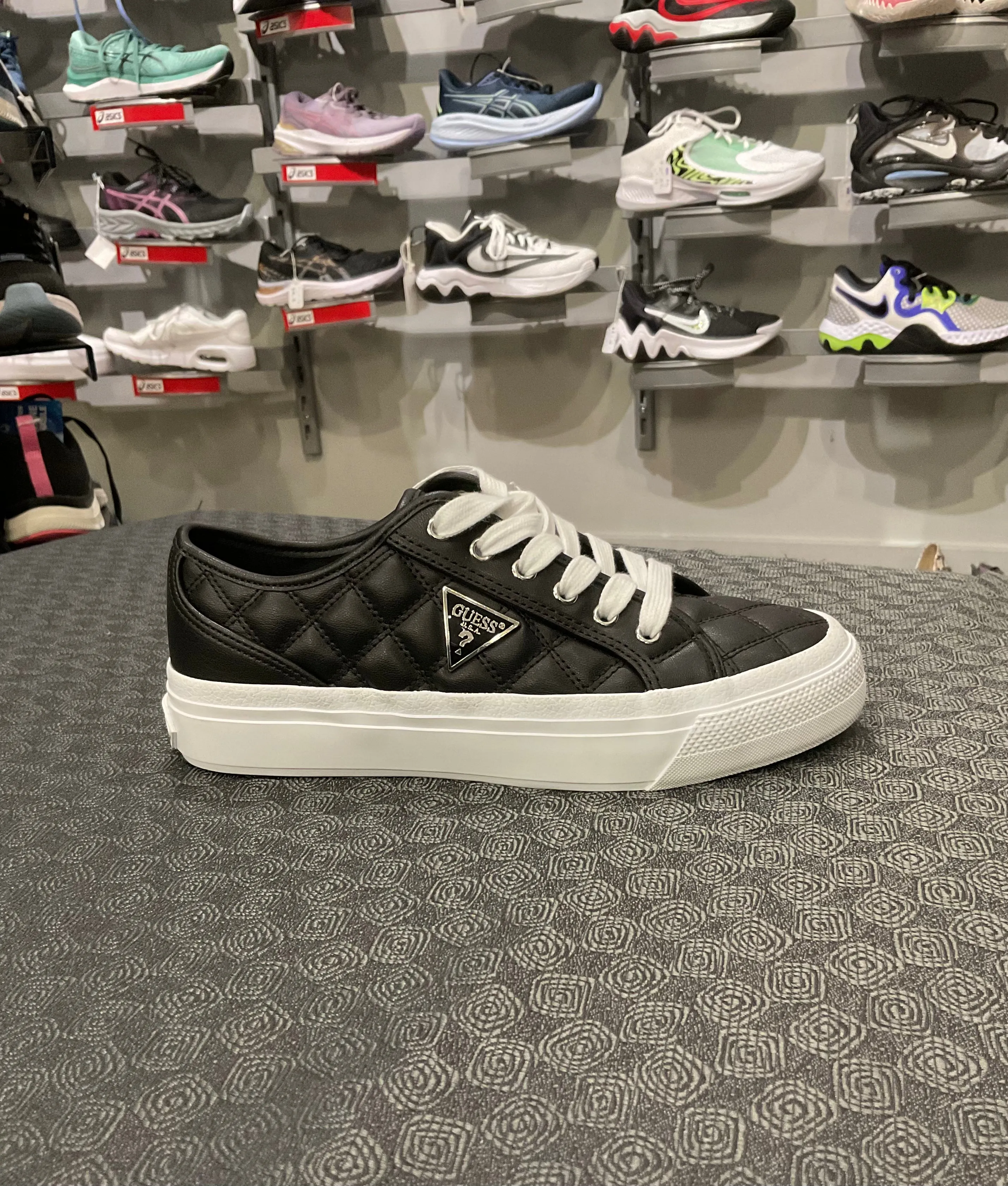 Guess Jelexa4