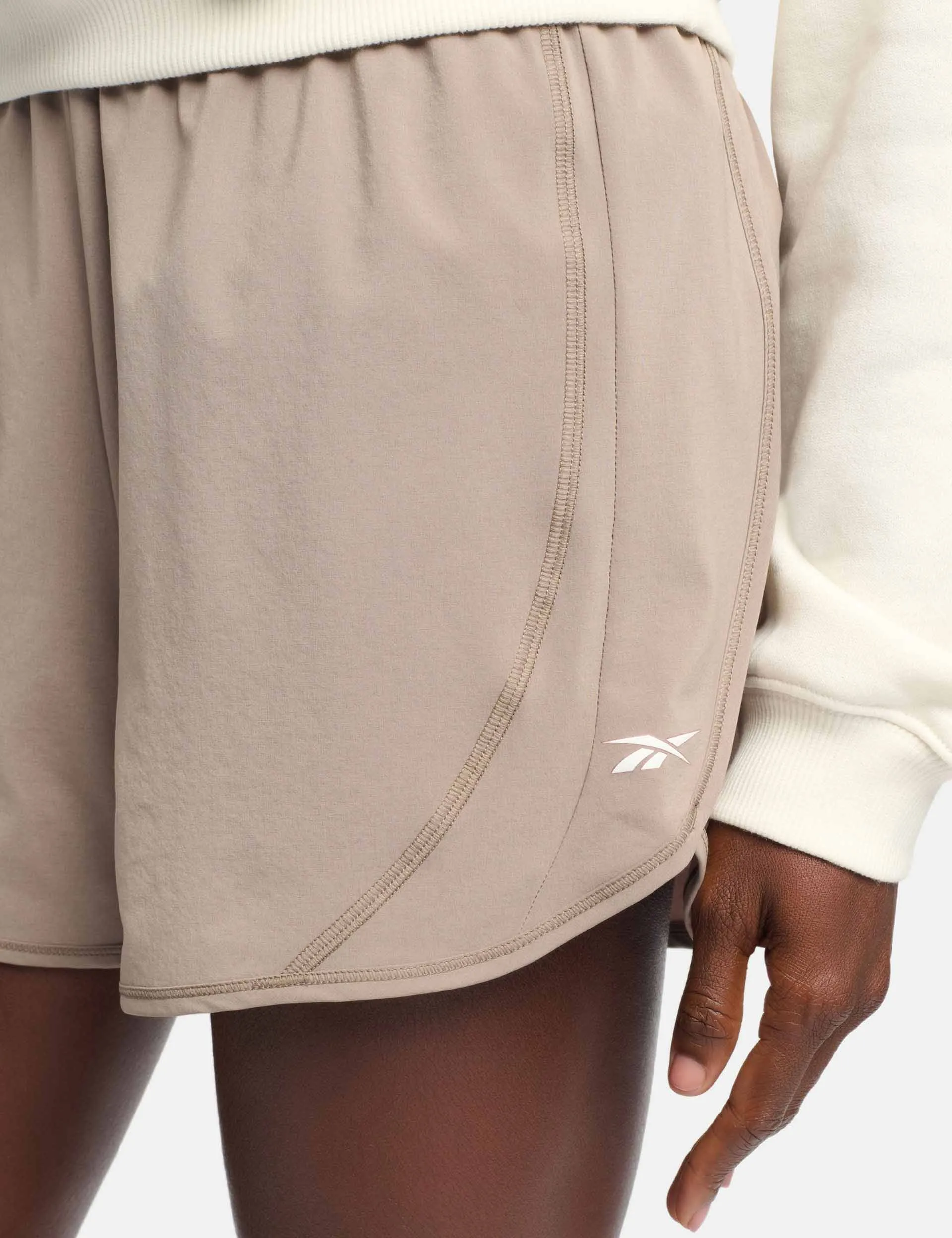 Lux Woven Short - Gritty Grey